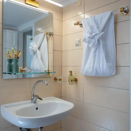Apartment Casa Dell'arte Corfu, Next To St Spiridon Church *